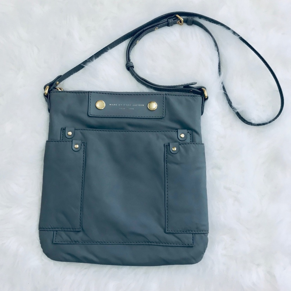 MARC JACOBS CROSS BODY PURSE